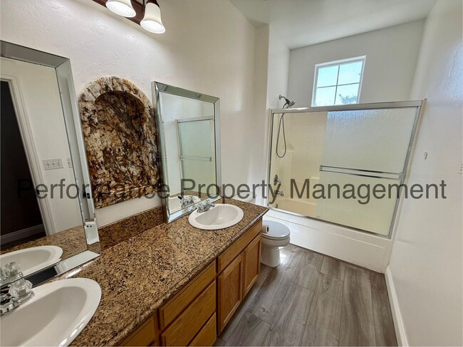 Building Photo - Stunning 4 Bed/3 Bath NW Bakersfield Home w/ Pool, RBP & Security Deposit Alternative Option