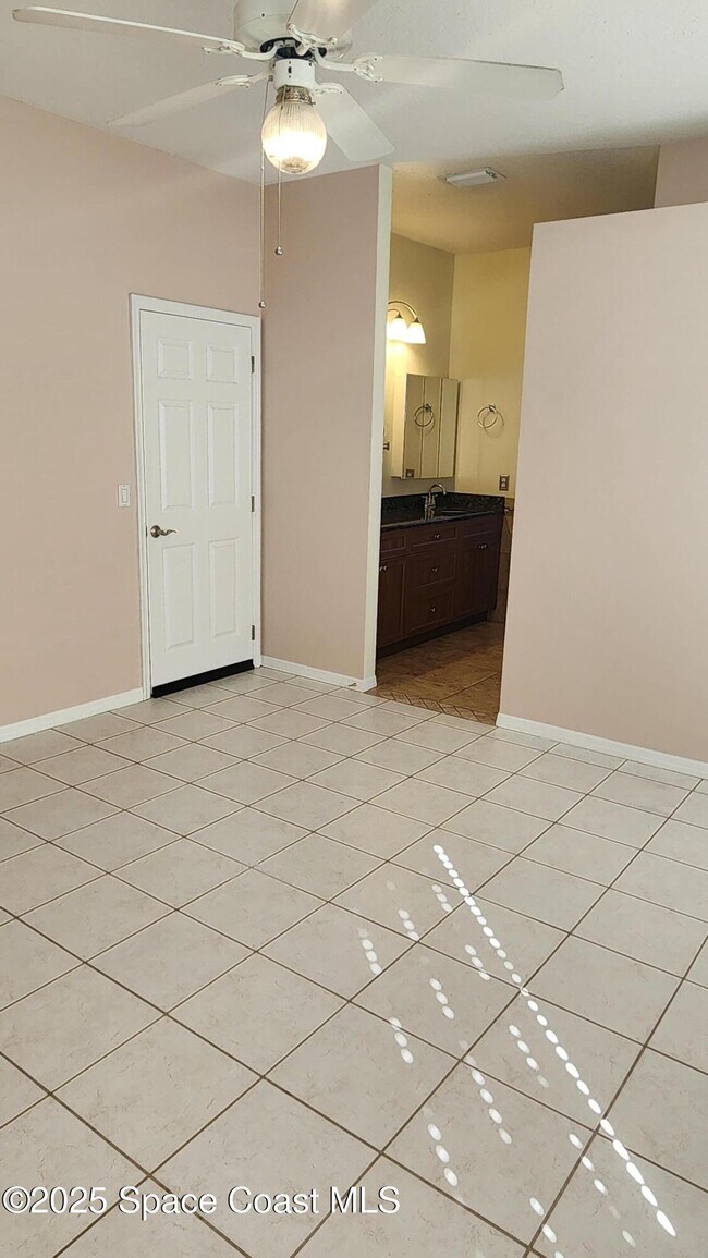Building Photo - 1061 Pelican Ln