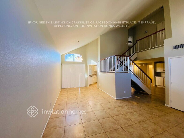 Building Photo - 953 E Manor Dr