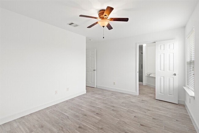 Building Photo - 4303 Sunflower Creek Ln