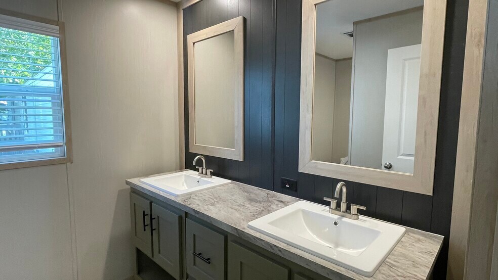 Primary bathroom - 1192 Village St
