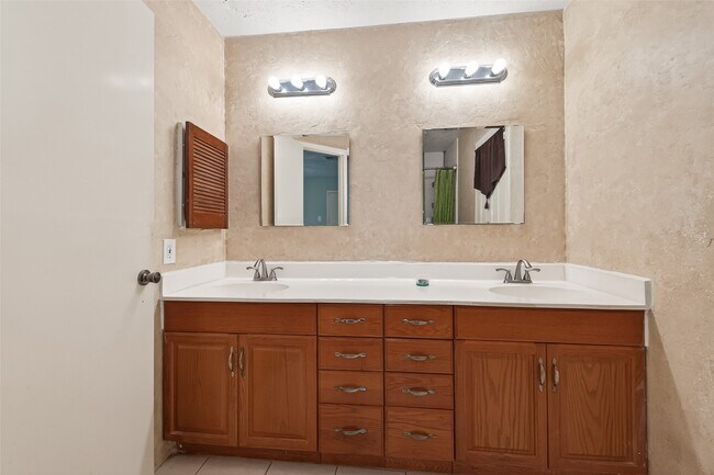 Building Photo - 6630 Harpers Dr