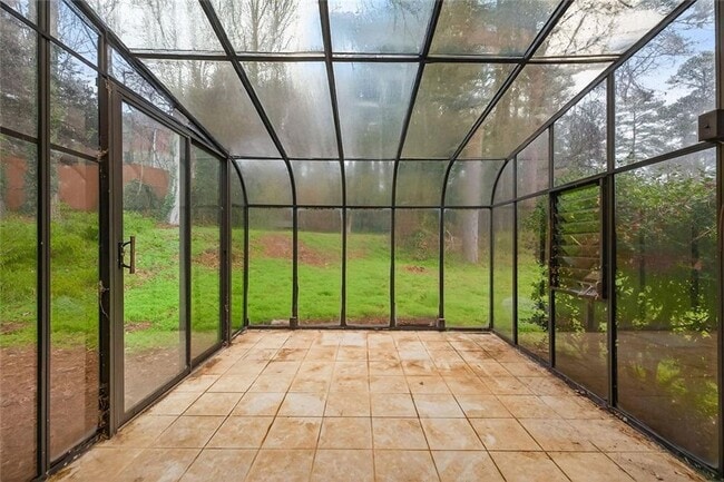 Building Photo - 3178 Pinehill Dr