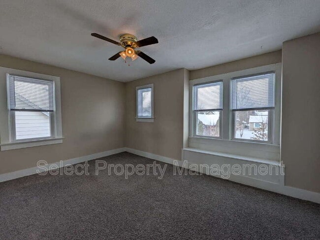 Building Photo - 933 Cottage Ave