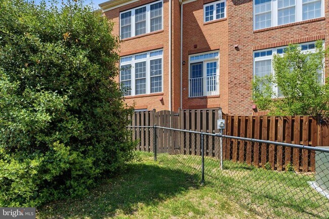 Building Photo - 8439 Kirby Lionsdale Dr