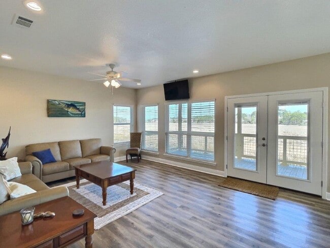Building Photo - Fully furnished 2-bedroom house on the bayou