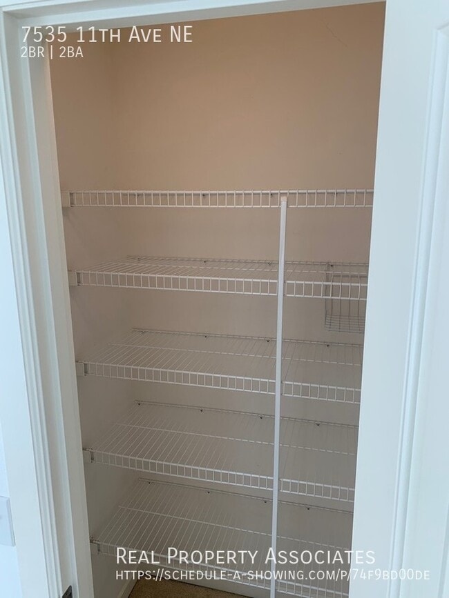 Building Photo - Maple Leaf Townhouse Available