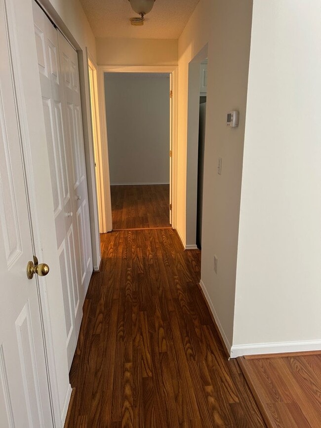 Building Photo - Southside Savannah-Rare Hoover Creek Condo...