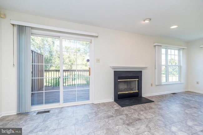 Building Photo - 940 Bentley Ct