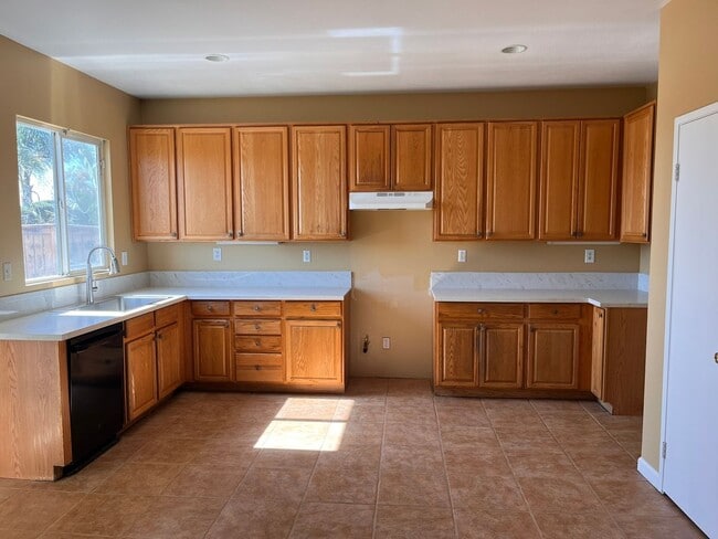 Building Photo - 4bd/3ba Home - Moreno Valley Ranch!