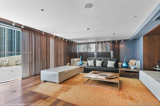 Building Photo - 325 Biscayne Blvd