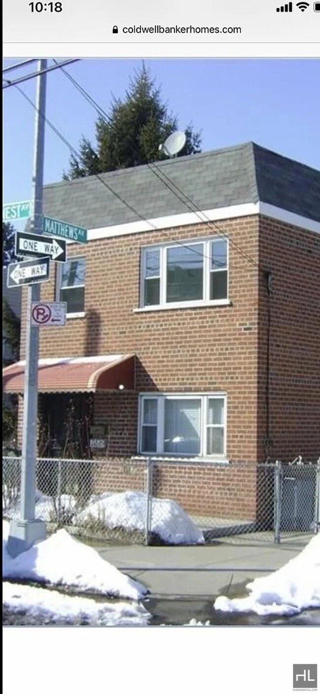 Building Photo - 817 Van Nest Ave