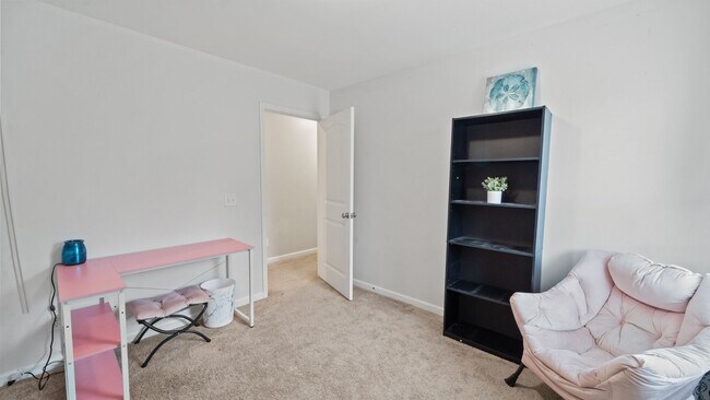 Building Photo - Spacious 3BR Home with Fenced Yard Near Ft. Stewart