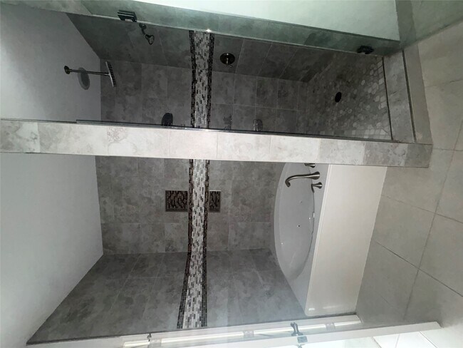 Building Photo - 150 Carson Ct