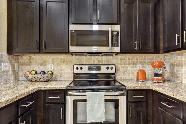 Building Photo - 346 NE 47th Pl