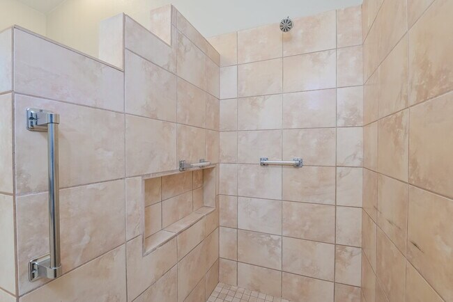 Building Photo - 10132 E Paseo San Bernardo