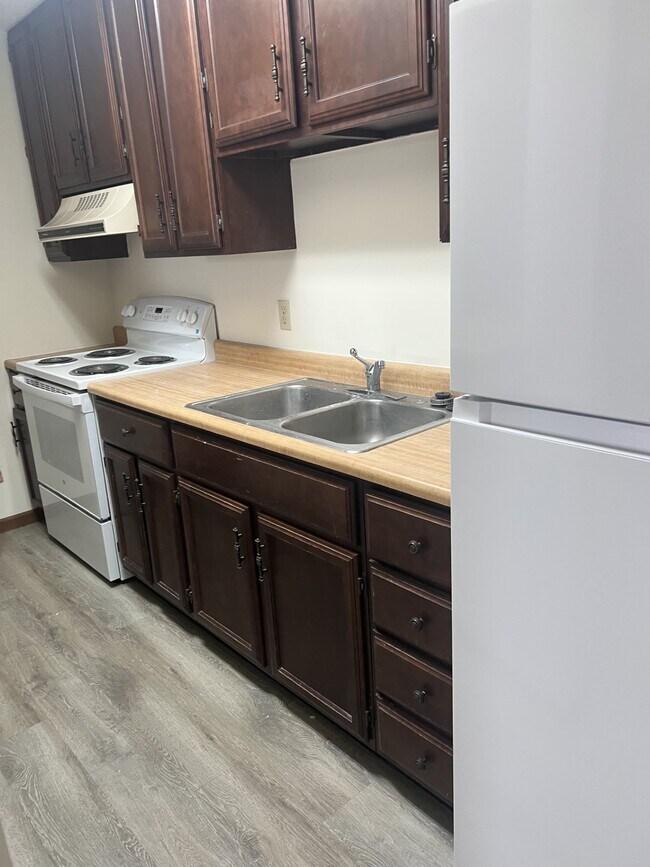 Building Photo - 1520 Main St