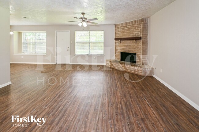 Building Photo - 15823 Baybriar Dr