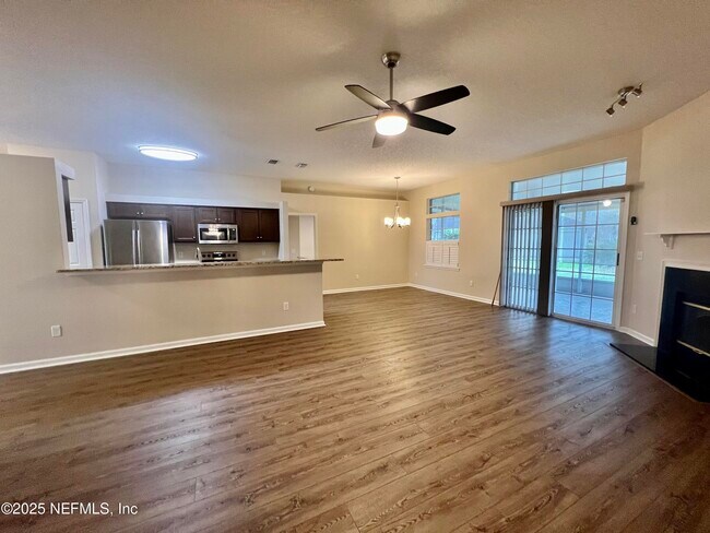 Building Photo - 1455 Silver Bell Ln