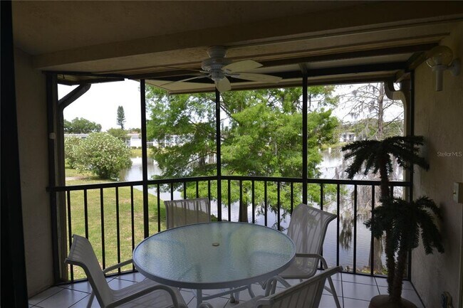 Building Photo - 284 Woodlake Wynde