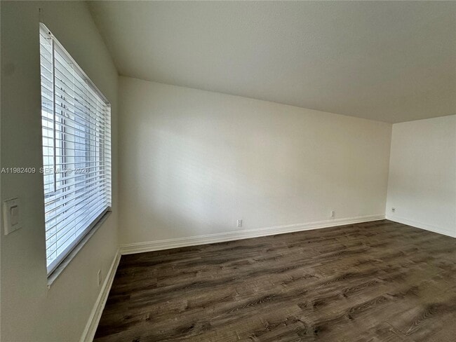 Building Photo - 1400 NE 56th St