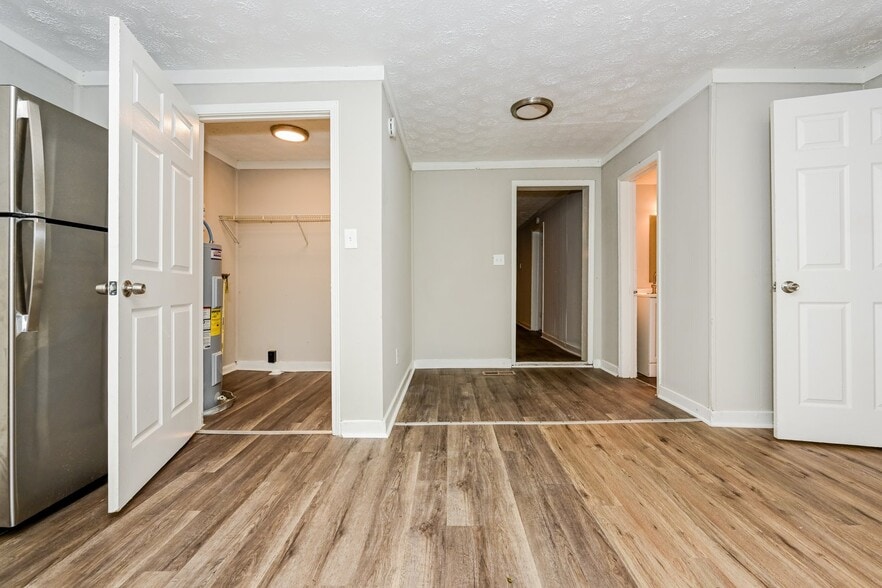 Building Photo - 214 Peachtree St