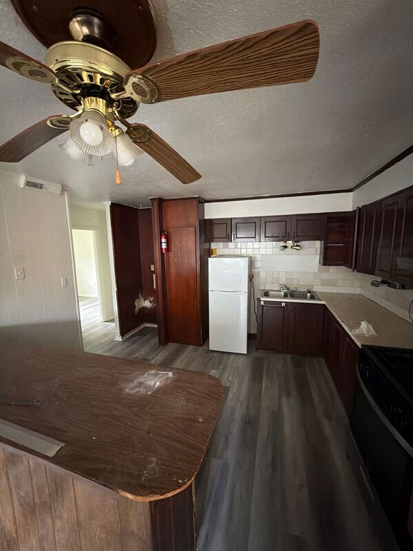 Building Photo - 663 Queen Julianna Ln