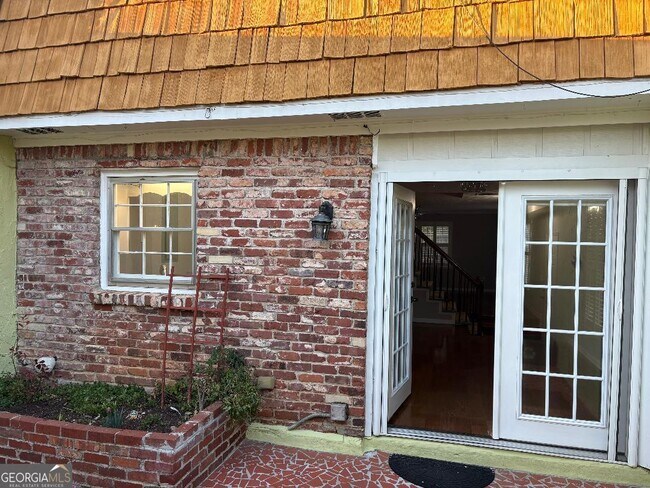 Building Photo - 228 Fairview Ave