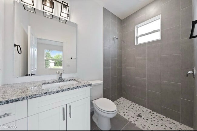 Building Photo - 1027 Meadow Rd