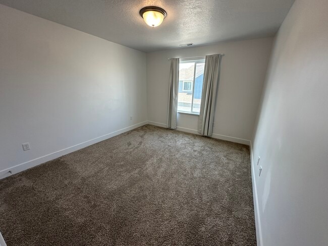 Building Photo - 3306 Eagle Mountain Town Home