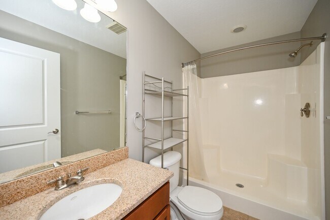 Building Photo - Stunning Condo in Excellent Salt Lake Loca...