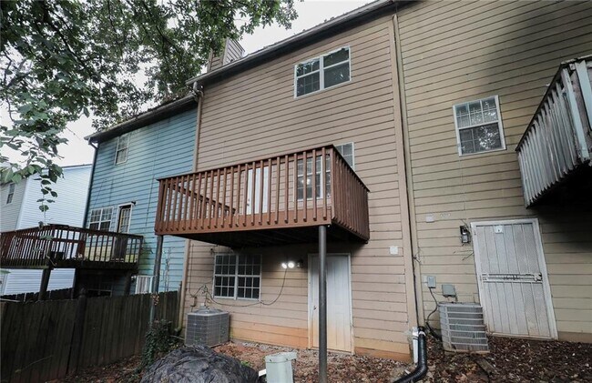 Building Photo - 7215 Crestside Dr