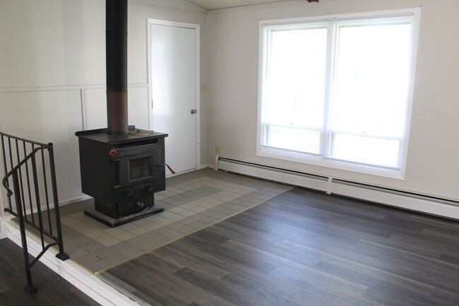 Building Photo - 3-4 Bedroom Cloverdale Home in a Quiet Cou...
