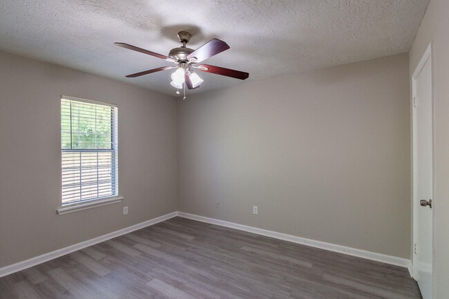 Building Photo - 406 Evans Mill Dr