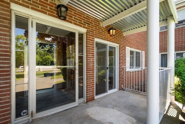 Building Photo - 47 Bayberry Dr
