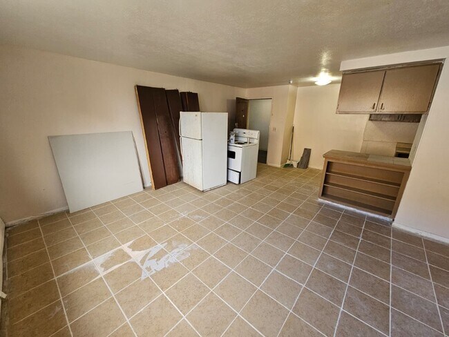 Building Photo - 1885 N Taylor Rd