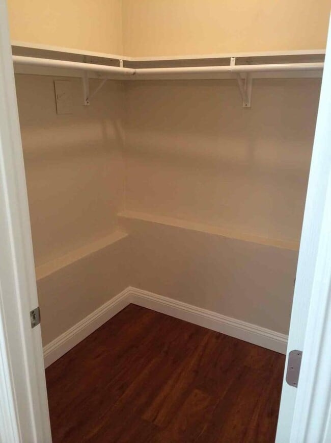 Building Photo - 71 Suffolk Ave