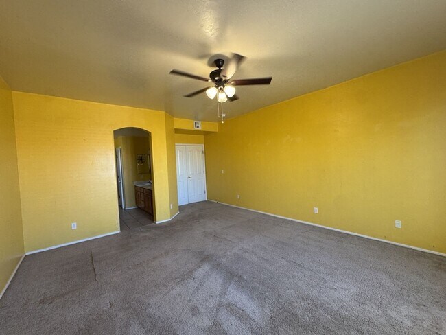 Building Photo - Beautiful 4 bedroom home in the neighborhood of Canyon De Flores!