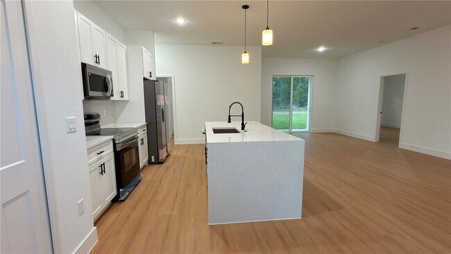 Building Photo - 7250 N Freeport Cir