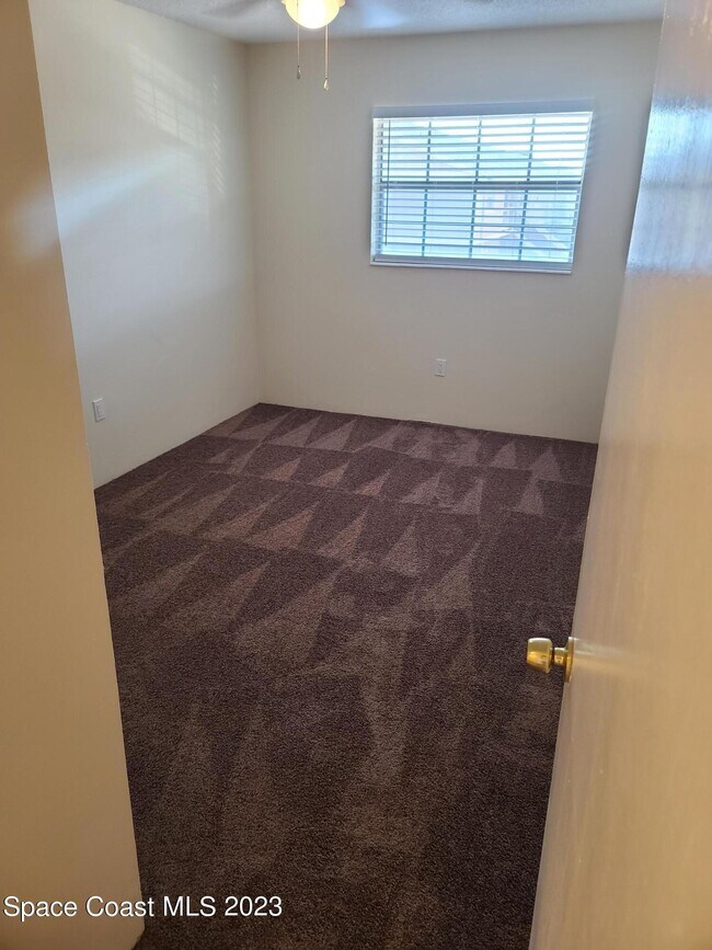 Building Photo - 254 Ulster Ln