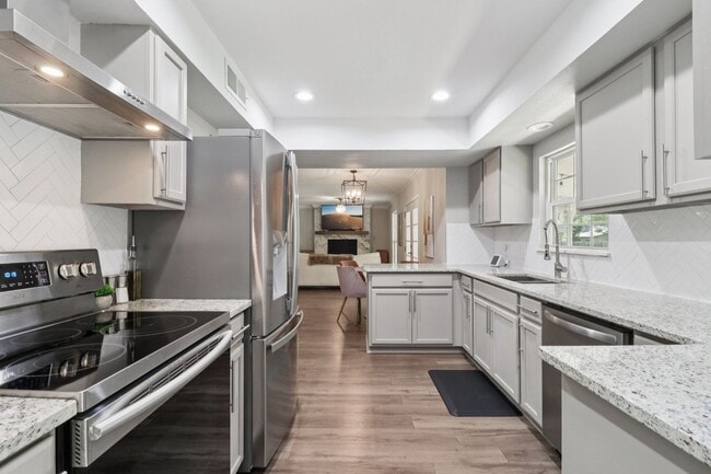 Building Photo - Beautifully Renovated Home with a Large Yard