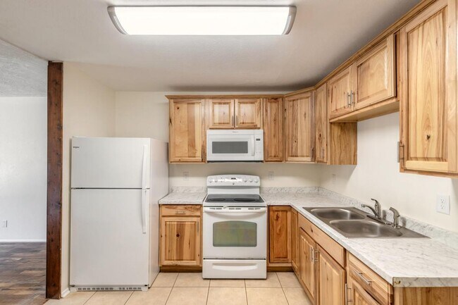 Building Photo - 2/1 plus bonus room in Holly Hill