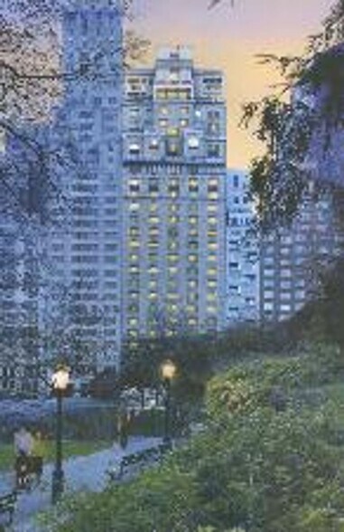 Building Photo - 110 Central Park S