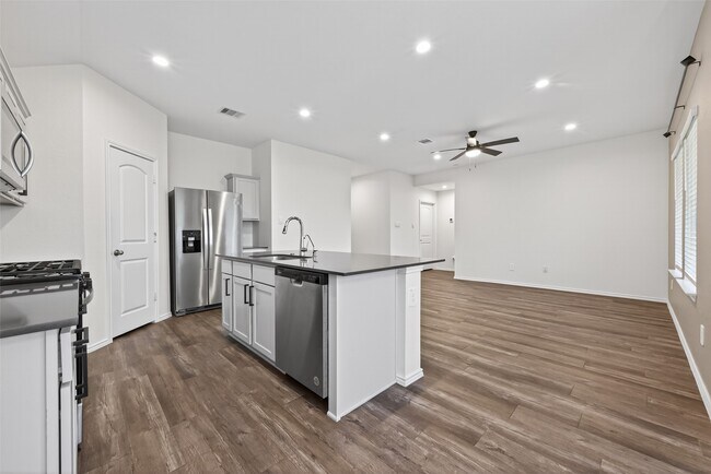 Building Photo - 11933 Summer Oak Trl
