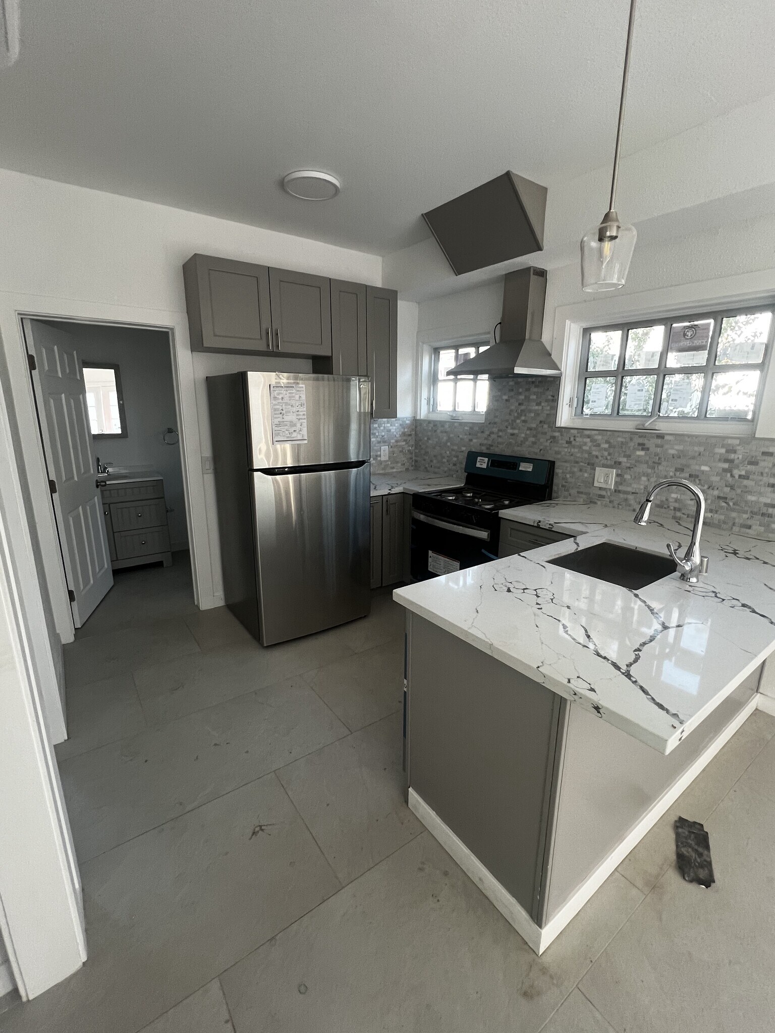 Building Photo - 1511 W 28th St