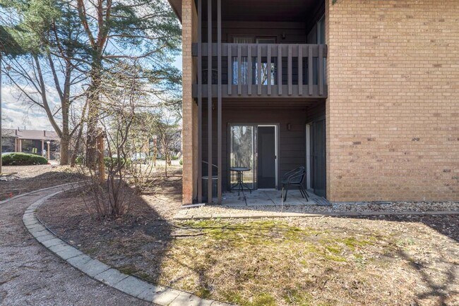 Building Photo - 6103 Knoll Valley Dr