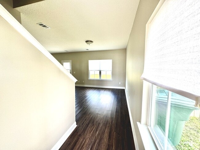 Building Photo - BEAUTIFUL 3 BED/2 BATH HOME IN GRIFFIN PARK!