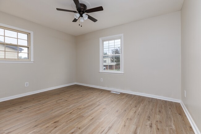 Building Photo - 4032 Summerhill Dr NW