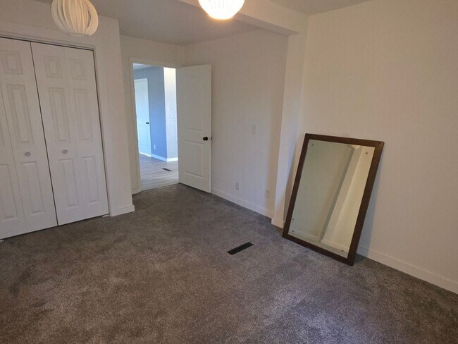 Building Photo - 2 bedroom Mukwonago home