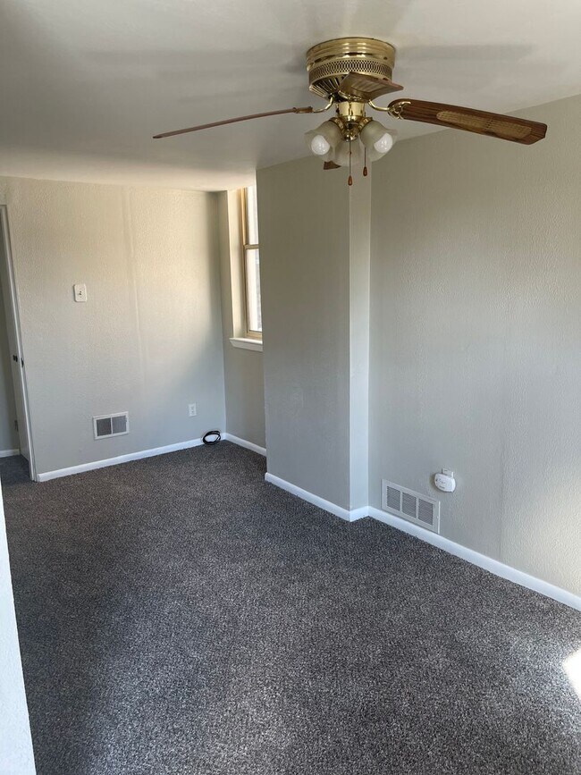 Building Photo - 1034 Chelton Ave